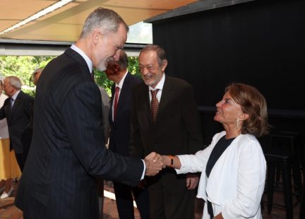 Saludo de SM El Rey a Luisa Peña, directora general de la Fundación Euroamérica
