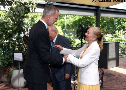 Saludo de SM El Rey a la Presidenta de Honor de la Fundación Benita Ferrero Waldner